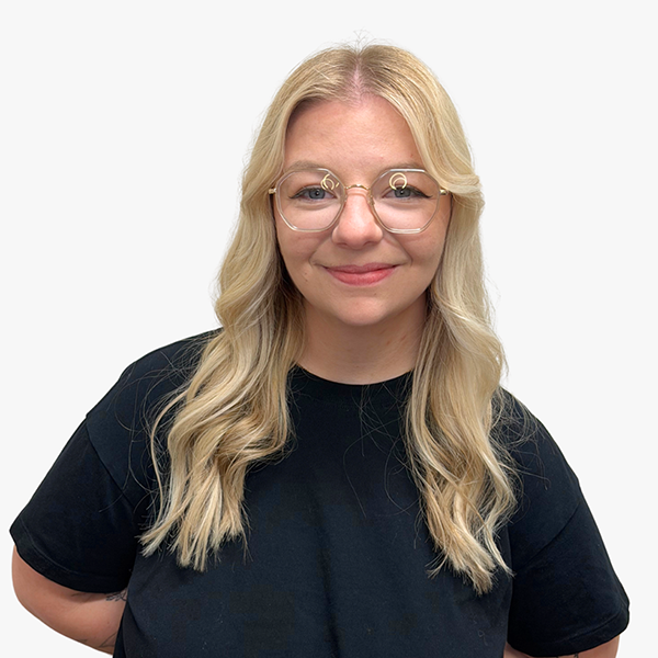 Hannah Headshot